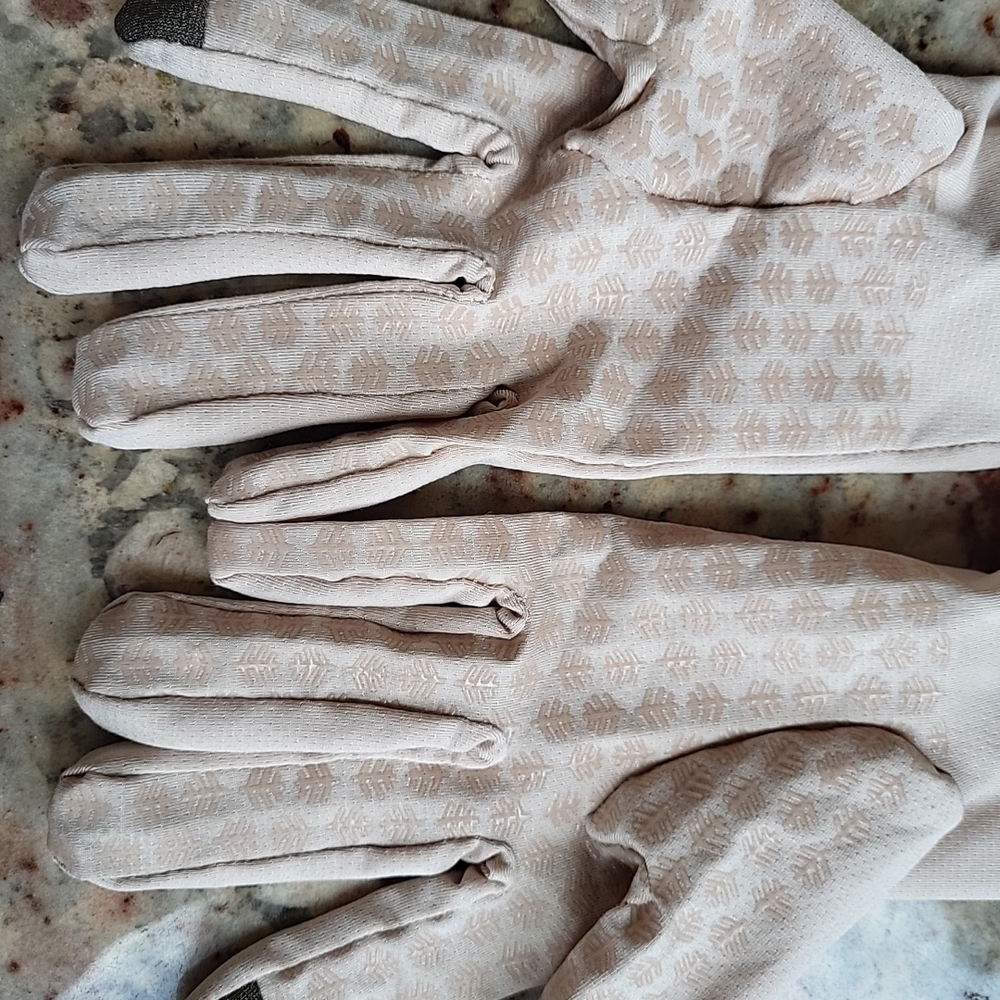 Light Pink Touchscreen Gloves - image 2